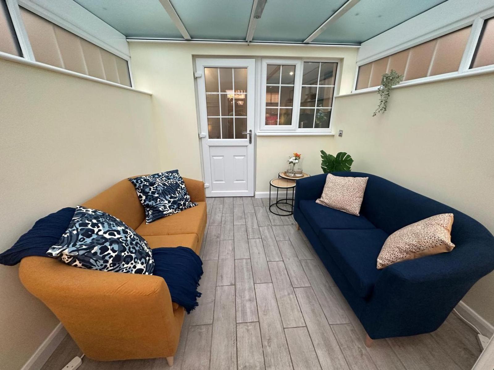 Rooms In Stylish House Milton Keynes Exterior photo