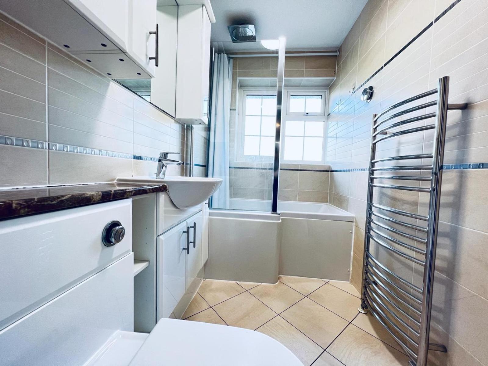 Rooms In Stylish House Milton Keynes Exterior photo